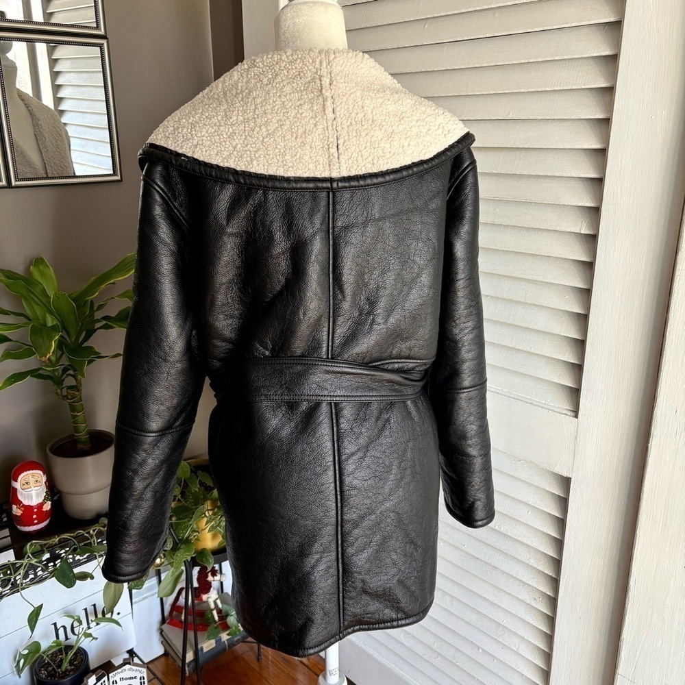 ASOS DESIGN Curve luxe collared bonded borg belted jacket - Picture 6 of 11